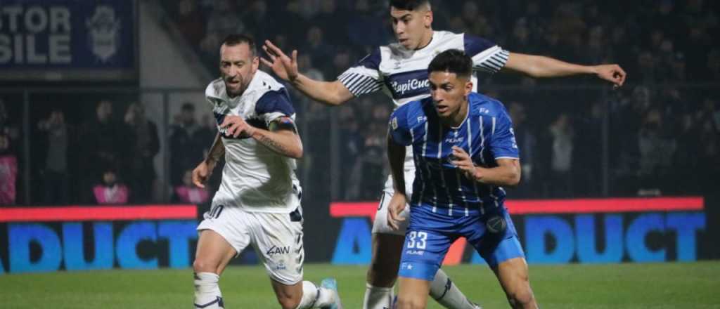 Godoy Cruz sufri&oacute; una dura derrota en La Plata y se vuelve a complicar