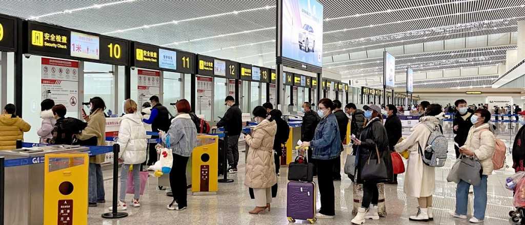 Nueva medida en China para las aerolíneas con casos de Covid