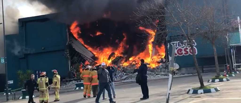 Videos del impresionante incendio en un shopping de Punta del Este