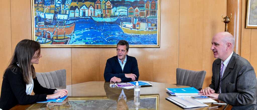 Massa se reuni&oacute; con Raverta para definir el bono y aumento a jubilados