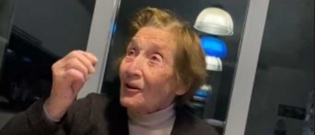 Video: la abuela fanática de Messi que imitó su gol de chilena y se hizo viral