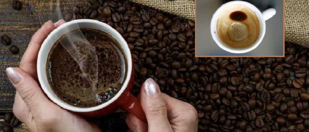 Cómo eliminar manchas de té o café del fondo de la taza