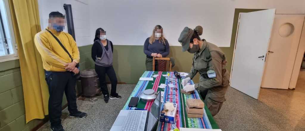 Una pasajera con destino a Mendoza fue detenida con m&aacute;s de 2 kilos de coca&iacute;na 