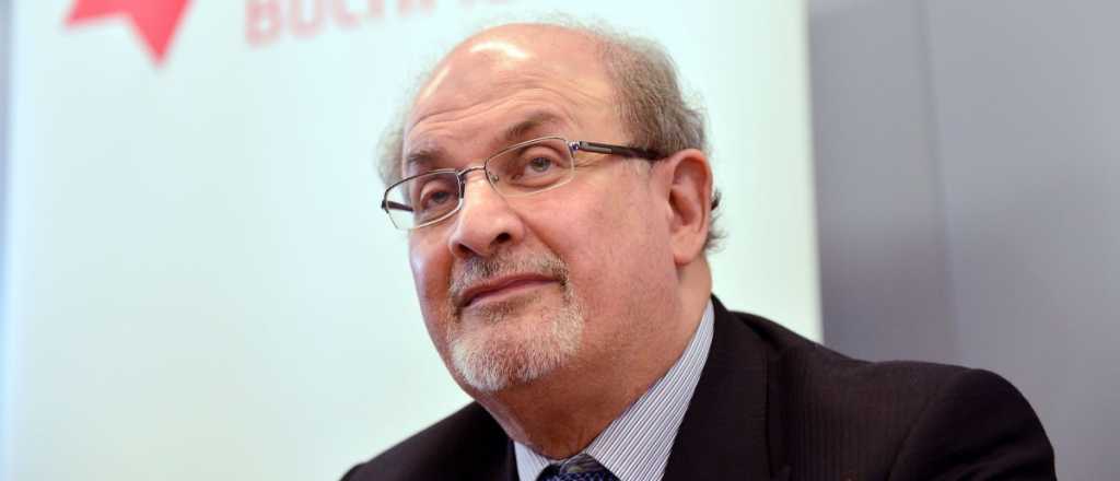 Salman Rushdie ya respira por sus propios medios y habla