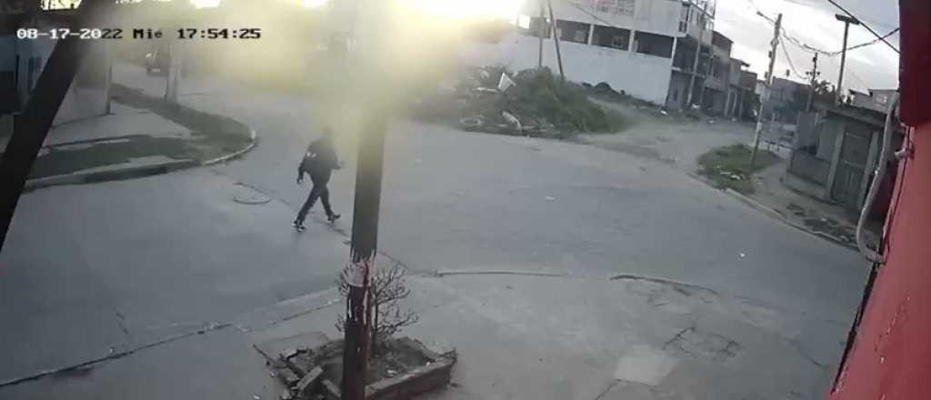 Video: balean a un chico para robarle el celular a la salida del colegio