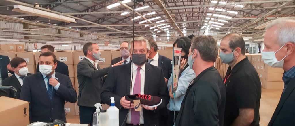 Por falta de insumos un fabricante de Nike despidi&oacute; a 100 empleados