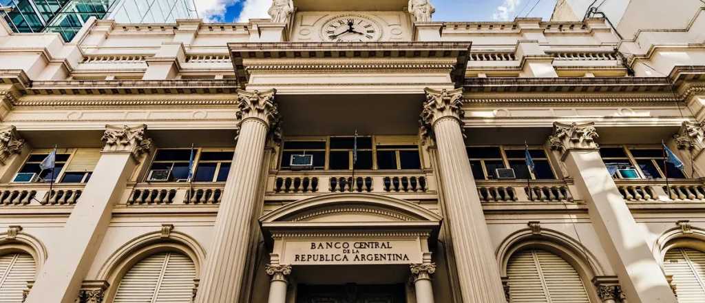 A tres d&iacute;as del cambio de mando, el Gobierno devalu&oacute; el peso un 5,9%