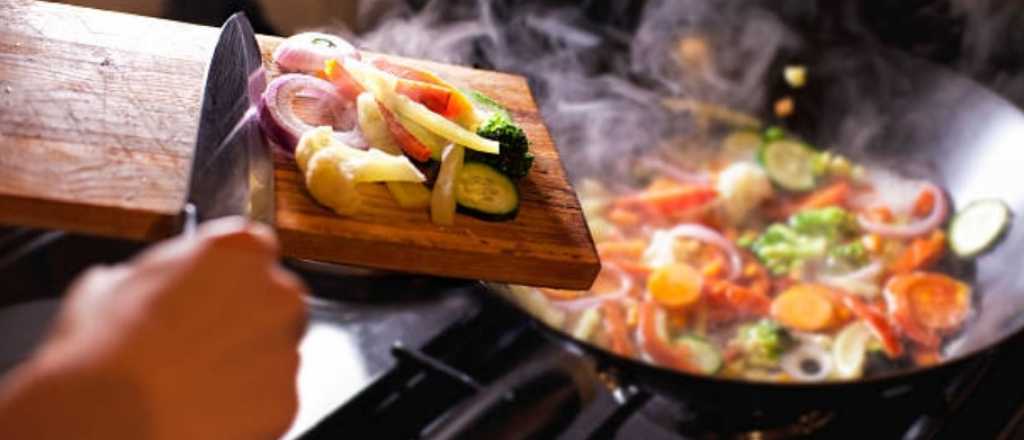 As&iacute; pod&eacute;s hacer un rico wok de verduras y pollo