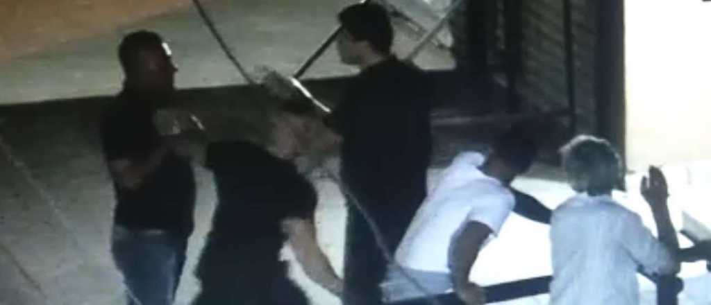 Video: un patovica golpeó y dejó nocaut a un joven en un boliche de Balcarce