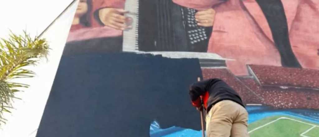 La bronca en Col&oacute;n por la que mandaron a tapar el mural de Los Palmeras