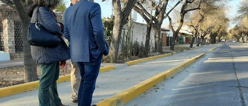 La ciclovía de Martínez de Rozas tiene más autos que bicicletas