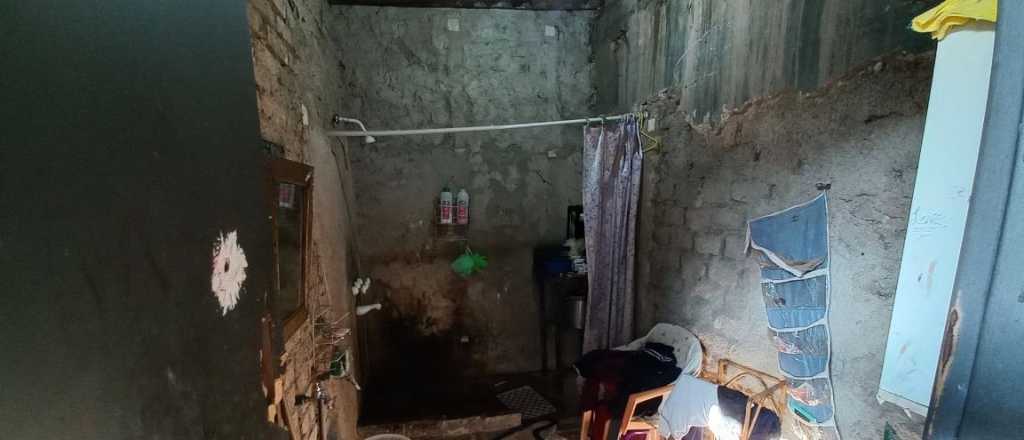 Una familia de Godoy Cruz casi indigente pide ayuda para arreglar su casa