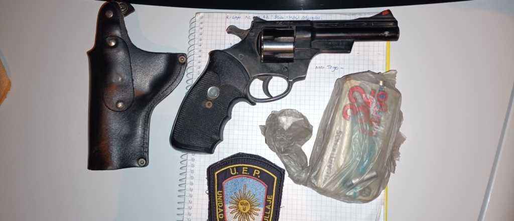 Lo estaban desalojando en Guaymall&eacute;n, intent&oacute; huir y estaba armado 