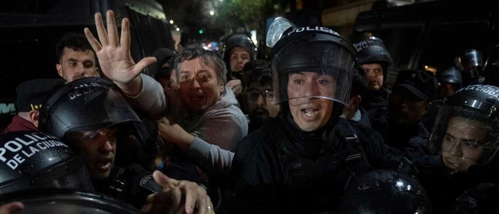 Video: el PJ consideró que Máximo Kirchner fue reprimido y repudió a la Policía