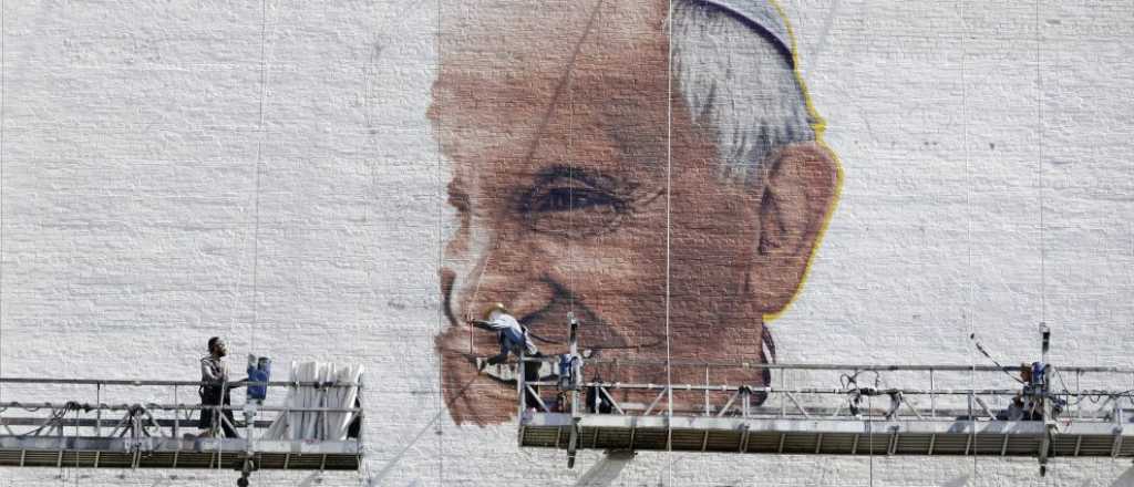 Pintan un espectacular mural del Papa en Manhattan