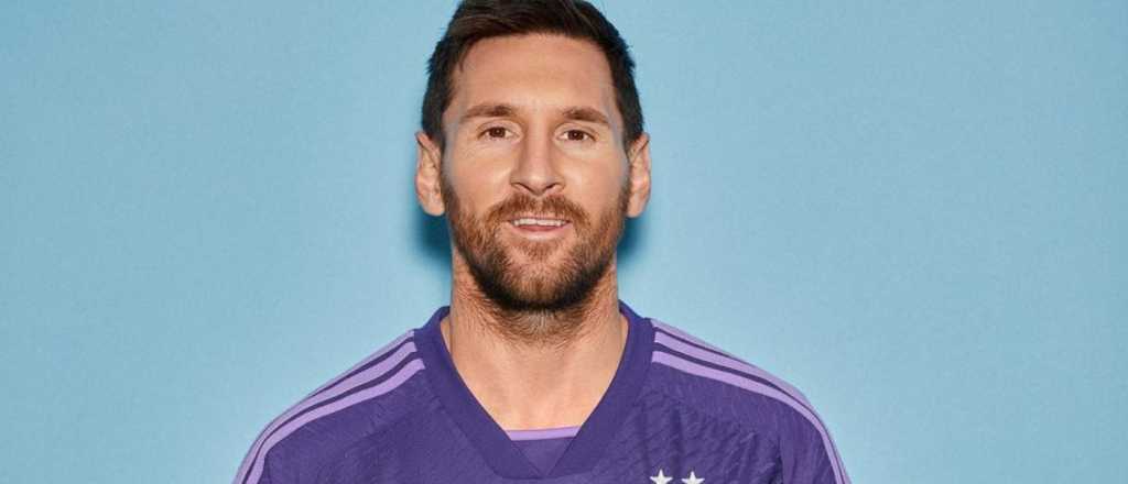 La camiseta suplente de la Selección Argentina fue lucida por Messi