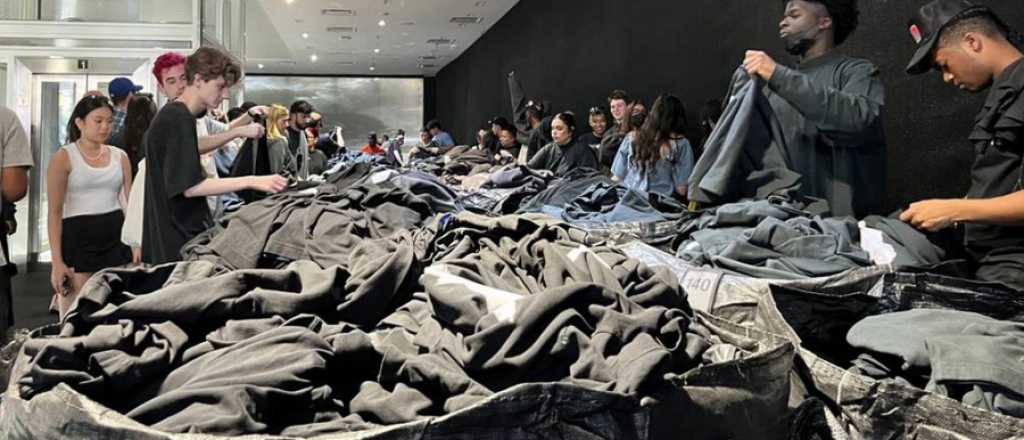 Balenciaga y Gap lanzaron ropa "inspirada" en las personas sin techo