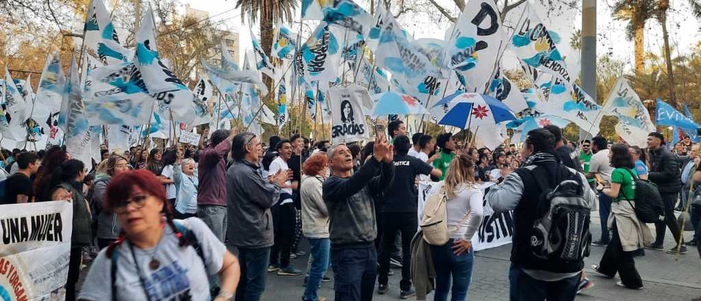 Los "soldados de Cristina" marcharon en apoyo a la Vice acusada de corrupta