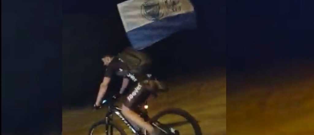 Un hincha de Godoy Cruz se fue hasta San Luis en bicicleta