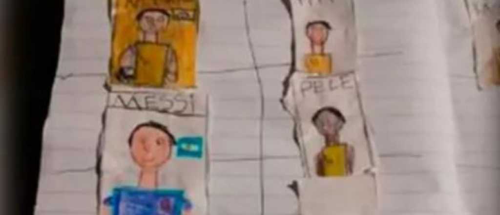 Un nene dibujó el álbum del Mundial porque su familia no se lo pudo comprar