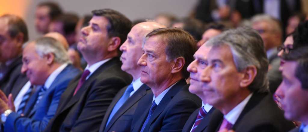 "Los primeros que debemos ajustarnos somos los políticos", dijo Suarez