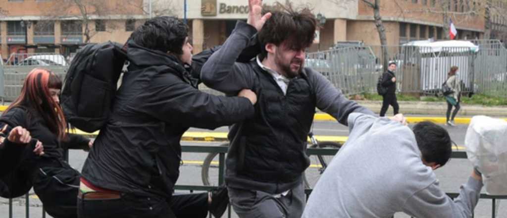 Videos: así fue la brutal golpiza al hermano del presidente de Chile