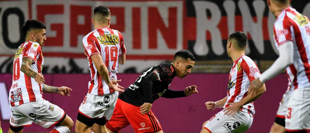 River busca acercarse a la punta de la Liga ante Barracas Central 