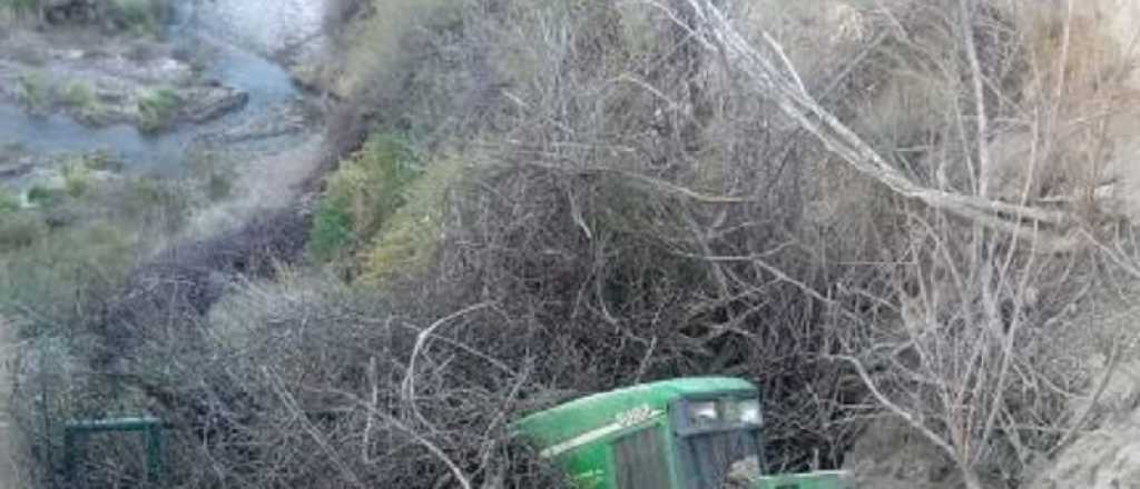 Un tractorista desbarrancó y cayó a un arroyo en Tupungato