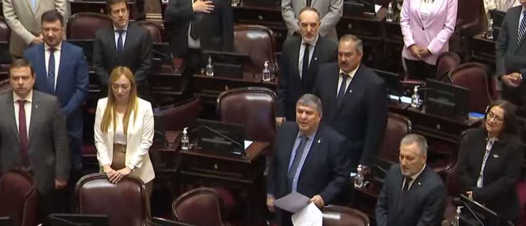 Sin Cristina ni la oposición, el Senado repudió el intento de asesinato