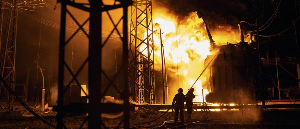 Ucrania dice que retomó 20 localidades y Rusia las bombardea