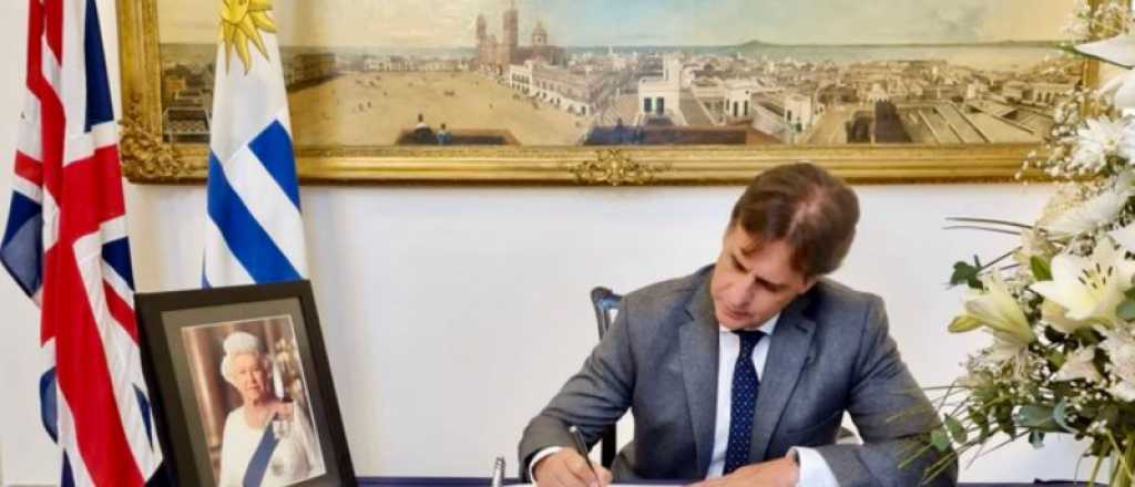 Lacalle Pou homenaje&oacute; a la reina Isabel II y se viralizo una carta fake