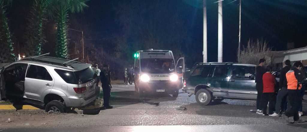 Muri&oacute; el conductor de una camioneta al estrellarse contra un poste en Maip&uacute;