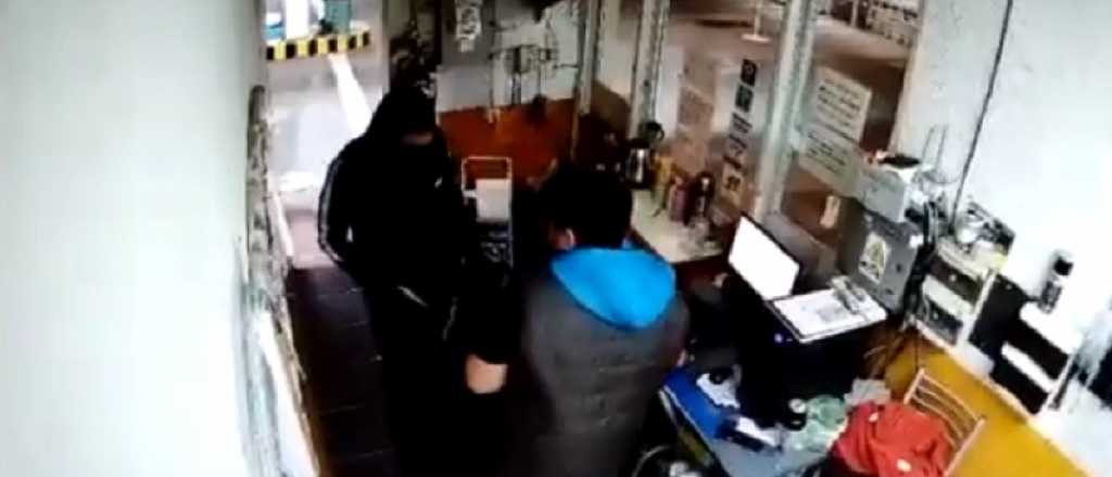 Video: así asaltaron a un bombista en una estación de servicio de Tunuyán