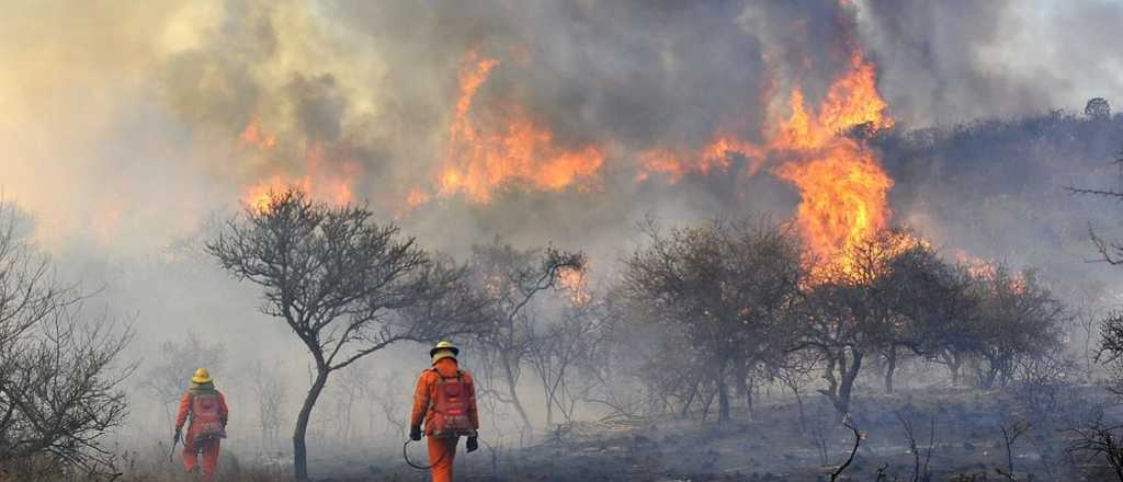 Incendios en Córdoba: las llamas no paran y el viento no ayuda