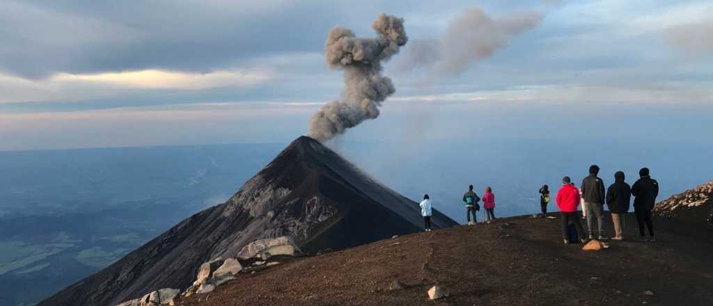 Alerta por un volcán chileno que podría afectar a Argentina si erupciona