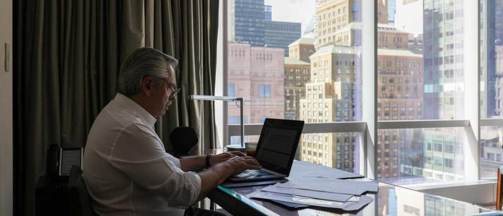 A la distancia y en la Casa Rosada, el presidente sigui&oacute; el alegato de CFK