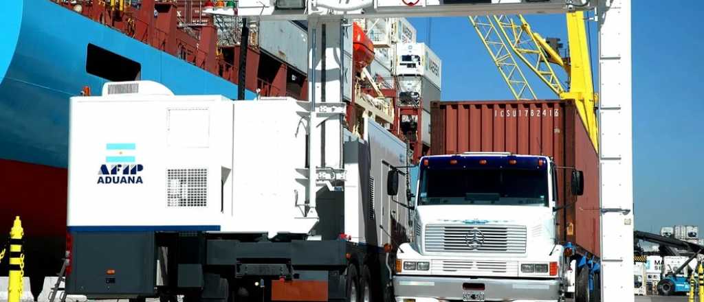 Subieron las importaciones pero hubo super&aacute;vit comercial en mayo