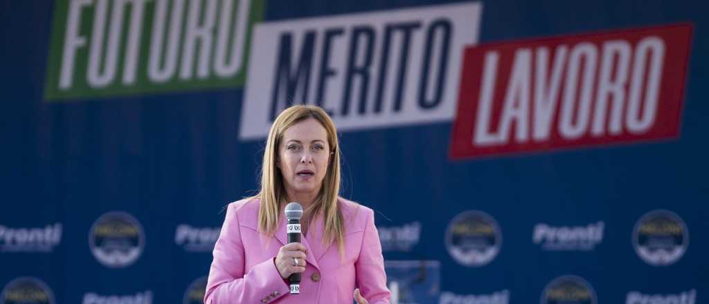 Quién es Giorgia Meloni, la líder de derecha que promete "unir" a Italia
