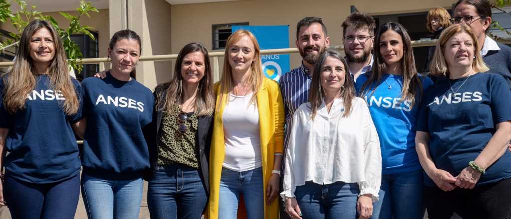 Raverta entreg&oacute; jubilaciones a vi&ntilde;ateros mendocinos en Guaymall&eacute;n