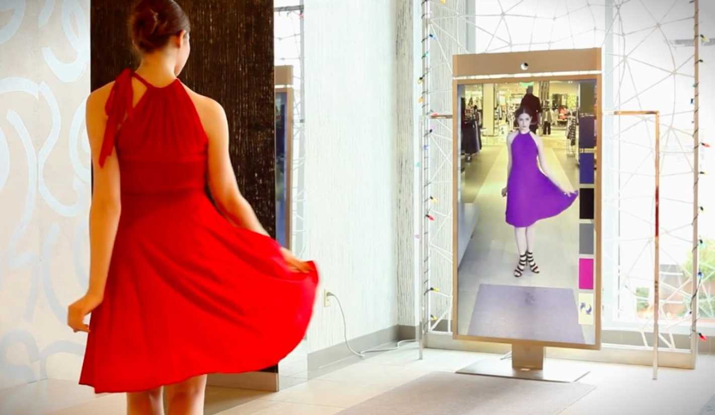 El espejo que muestra cómo te quedaría la ropa que no tenés puesta