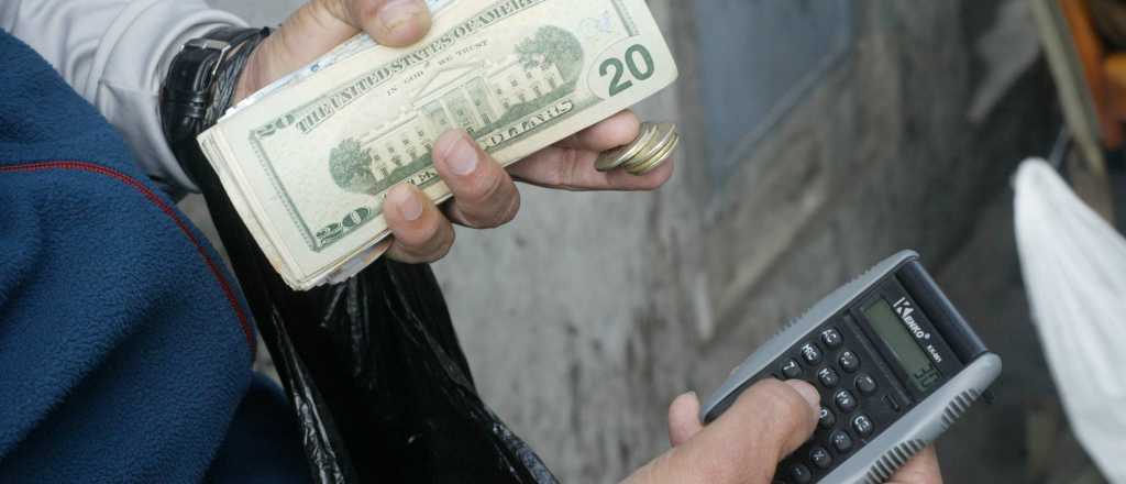El dolar sube 7 centavos en el inicio de las negociaciones