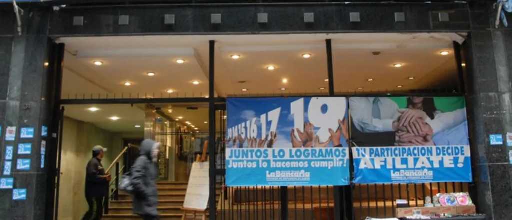 El sueldo inicial de un bancario ser&aacute; de 200 mil pesos a partir de octubre