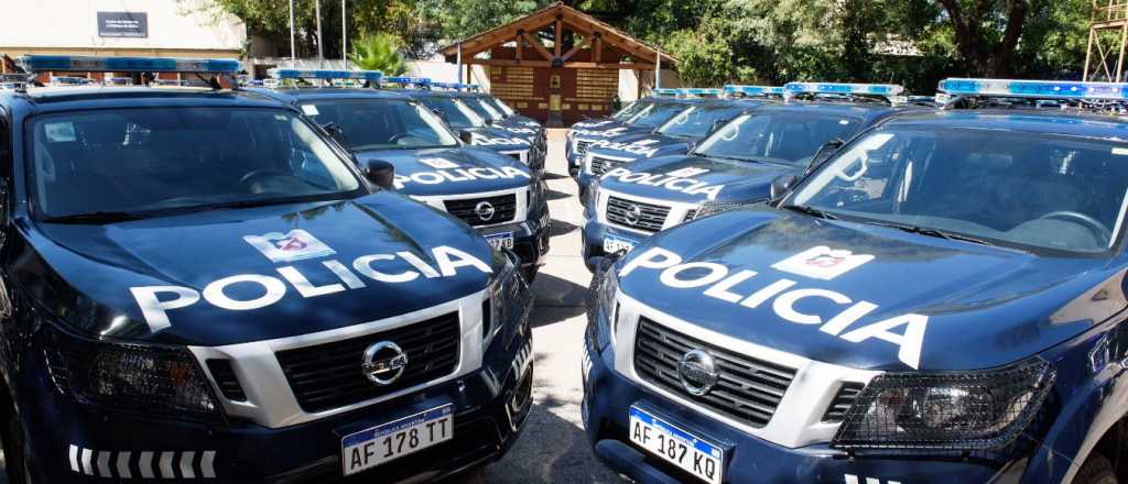 Mendoza compró 45 camionetas para la Policía
