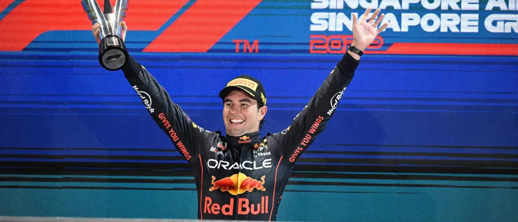 "Checo" Pérez ganó el Gran Premio de Singapur, pero está bajo investigación