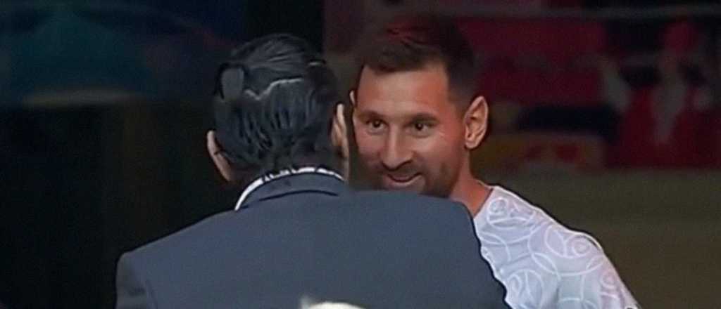 La leyenda mundial que se rindió ante Messi y le pidió un autógrafo