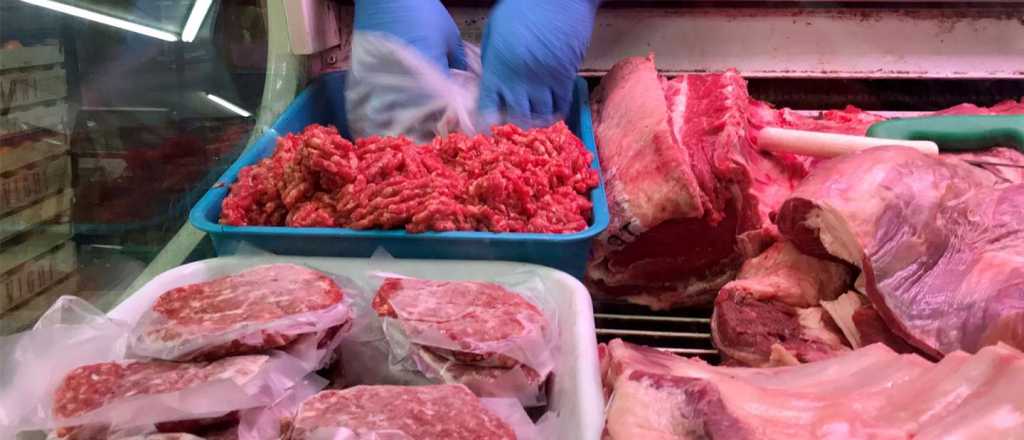 Proponen un permiso sanitario para exhibir carne molida en carnicerías