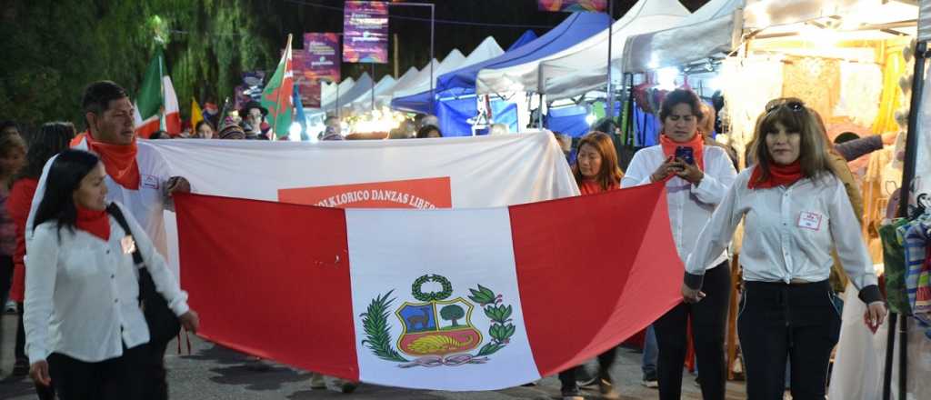 M&aacute;s de 20 pa&iacute;ses en la fiesta de las Colectividades 2022 en Guaymall&eacute;n