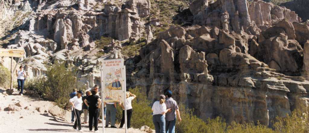 Un turista est&aacute; grave tras caer de un cerro en San Rafael