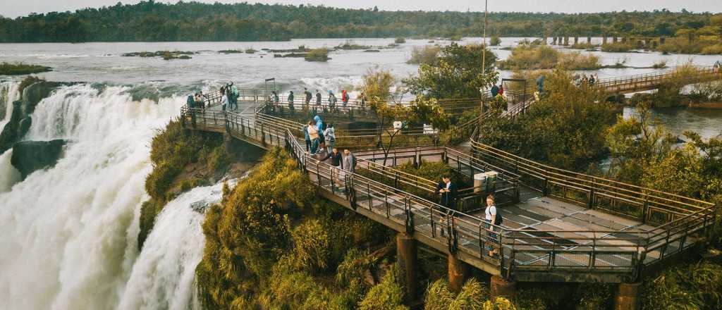 Video: increíble crecida de las Cataratas del Iguazú 