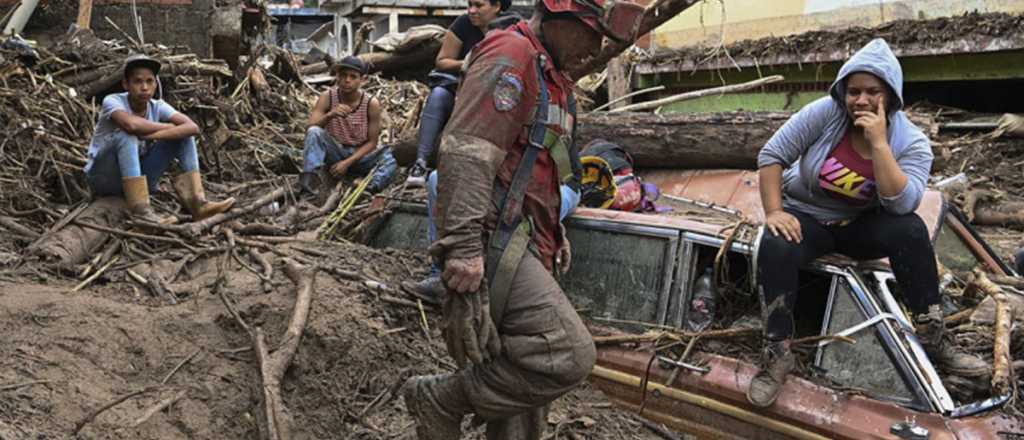 Recuperan cadáveres de 50 personas tras el deslave en Venezuela